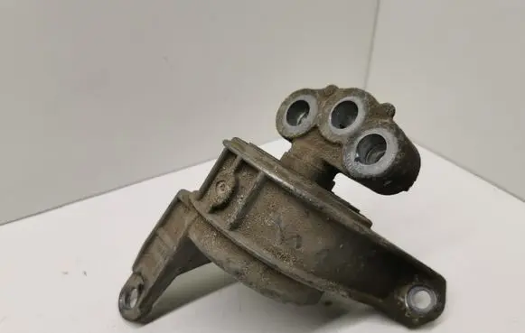 Opel Zafira A Engine mount bracket 9227958