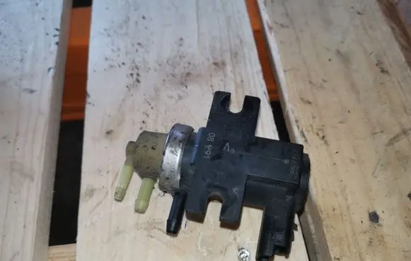 Citroen C5 Turbo solenoid valve 9661960380
