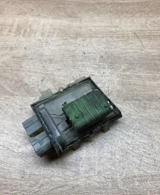 Volkswagen PASSAT B4 Heater blower motor/fan resistor 357959263 3131090043