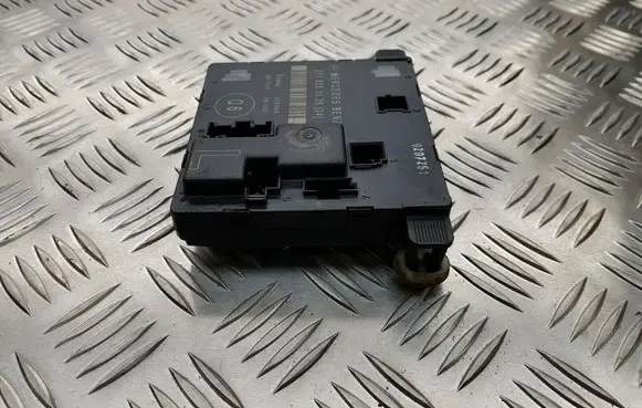 Mercedes-Benz E W211 Door control unit/module 2118201526