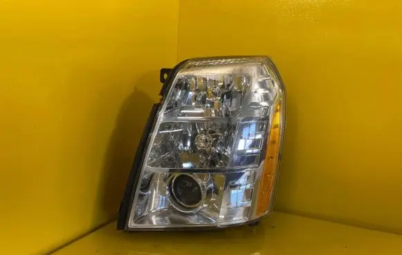 Cadillac Escalade Headlight/headlamp 15916967