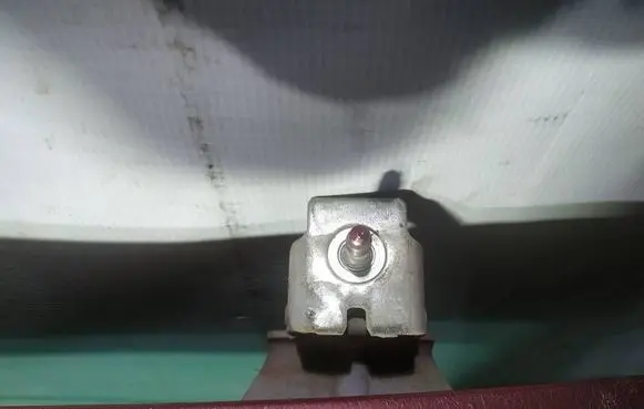 Peugeot 307 Tailgate/trunk/boot hinge