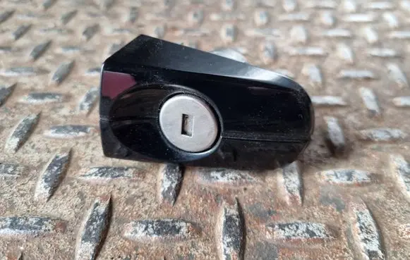 Ford Kuga II Front door lock (next to the handle) AM5AR21990BC
