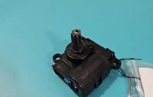 Hyundai Elantra VII A/C air flow flap actuator/motor D332EDFAA02 IMPRK1567024