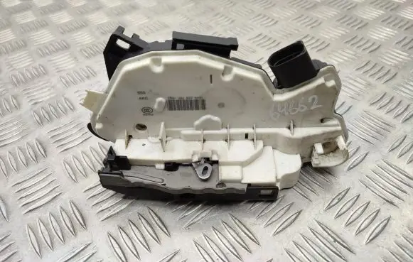Skoda Fabia Mk2 (5J) Front door lock 1S1837015C