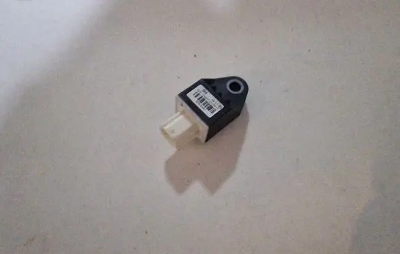Hyundai Santa Fe Airbag deployment crash/impact sensor 959200U000
