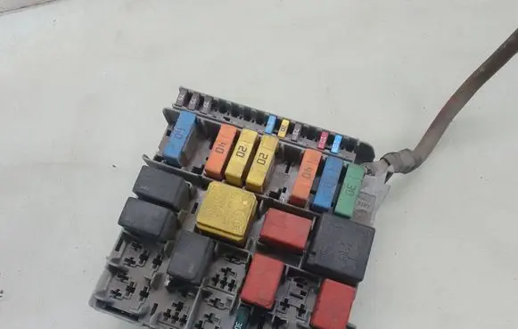 Citroen Nemo Fuse module 51781452