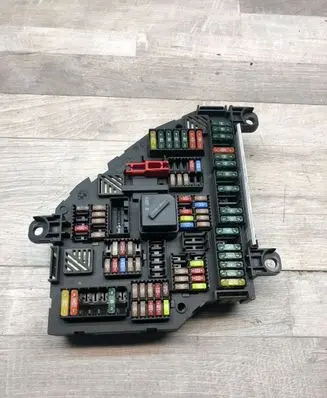 BMW 5 F10 F11 Fuse module 9210857 00507965 117033452