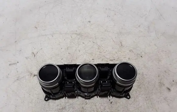 Dacia Duster II Air conditioner control unit module 275104033R