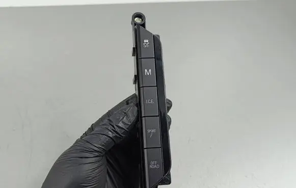 Maserati Levante Traction control (ASR) switch 670096828 04518021 E1178653