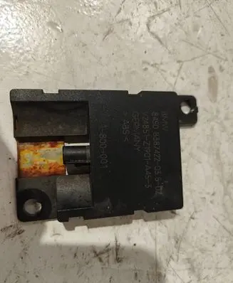 BMW X5 E53 Aerial antenna amplifier 8387422 800001 V2485121901A453