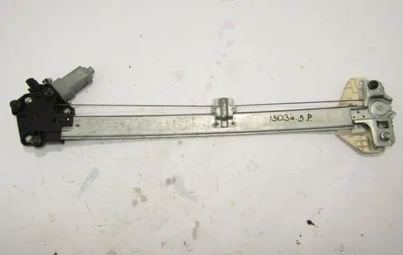 Honda CR-V Front window lifting mechanism without motor
