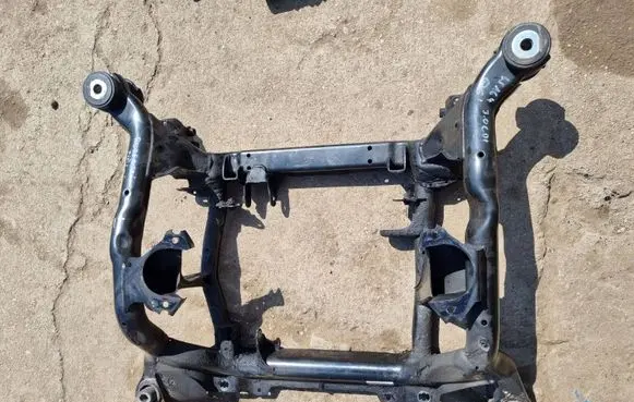Mercedes-Benz ML W164 Engine mount bracket