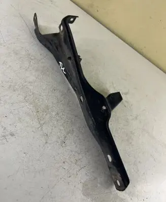 Toyota Land Cruiser (HDJ90) Radiator support slam panel bracket 