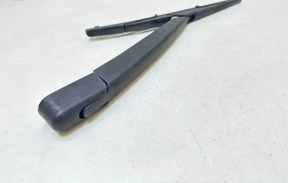 Nissan Qashqai Rear wiper blade arm 62777256
