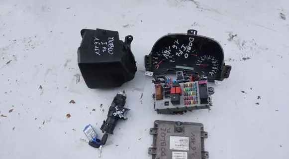 Fiat Doblo Engine control unit/module ECU 51815711