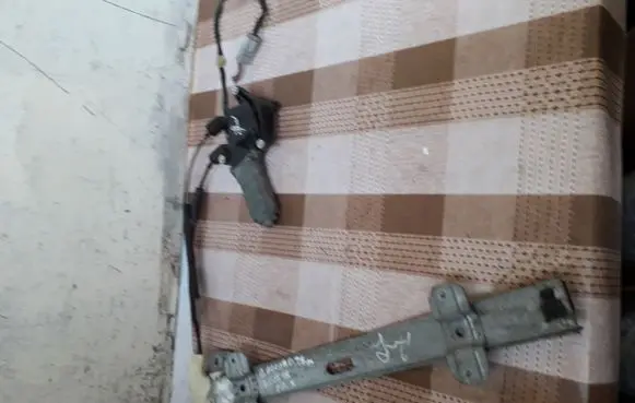 Honda Accord Front door window regulator with motor