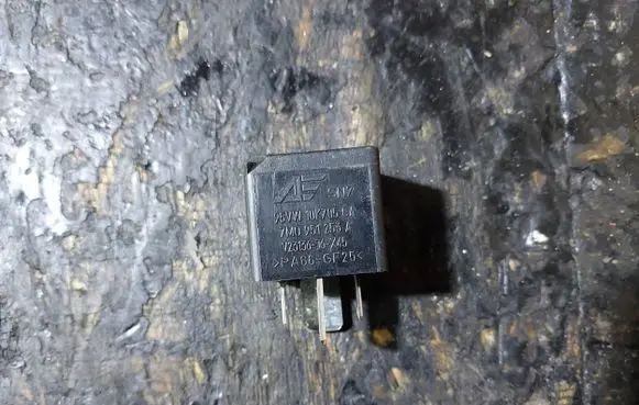Volkswagen Polo V 6R Other relay 7M0951253A 95VW10K705CA