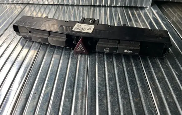 Opel Astra H Hazard light switch 13100118 03758050