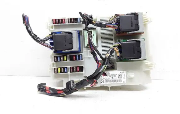 Volvo V60 Fuse module 31384933 98HL143720040XAA 31384933AB
