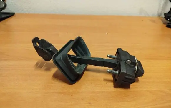 Renault Twingo III Rear door check strap stopper 