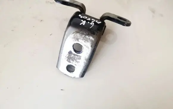 Honda CR-V Rear door lower hinge