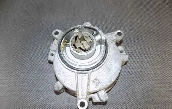 Audi A4 S4 B9 Vacuum pump 06M145100G