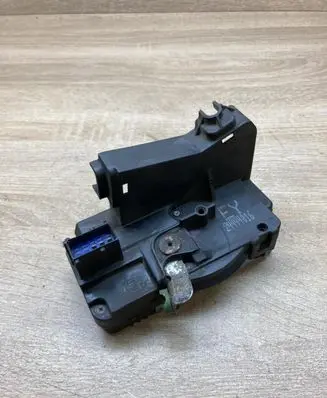 Opel Zafira A Front door lock 24444016