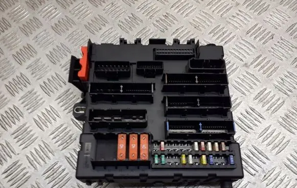 Opel Vectra C High voltage junction box 13112914