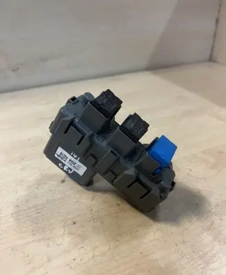 Honda CR-V Relay mounting block V02T1G0031 T1G0031