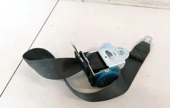 Middle seatbelt (rear)
