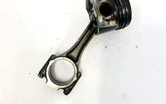 Skoda Octavia Mk2 (1Z) Piston with connecting rod