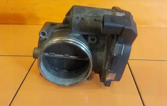 BMW 3 E90 E91 Throttle body valve 7556118001