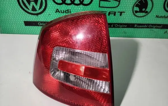 Skoda Octavia Mk2 (1Z) Rear/tail lights 1Z5945095A 1Z5945111A