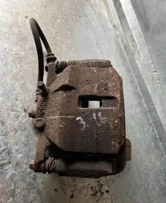 Nissan Qashqai Front brake caliper