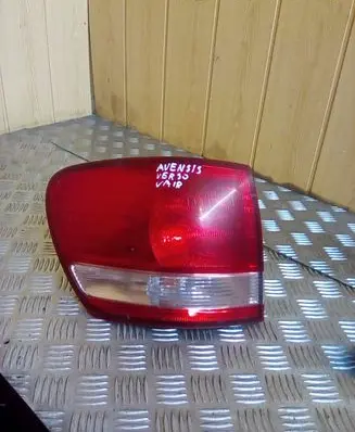 Toyota Avensis Verso Rear/tail lights