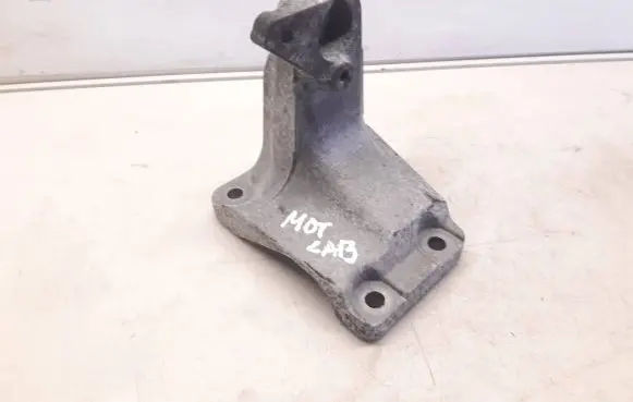 BMW 1 F20 F21 Engine mounting bracket 6788612 18129010