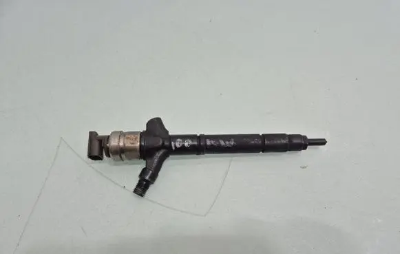 Toyota Corolla Verso AR10 Fuel injector 236700R020