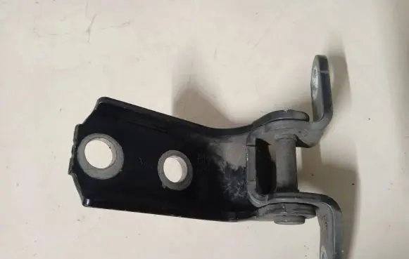 Toyota Avensis T270 Rear door upper hinge