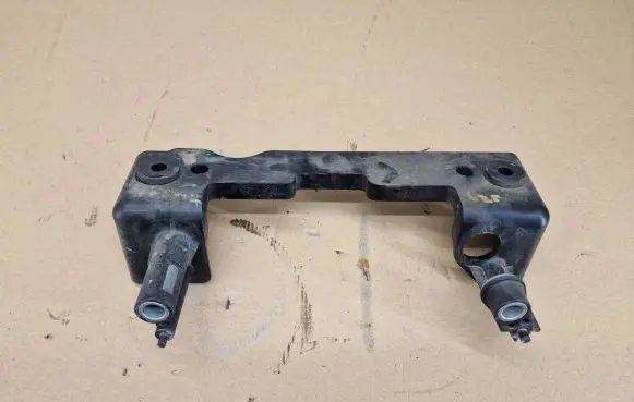 Jaguar F-Pace Intercooler pipe mounting bracket M8A26K785AC M8A26K785