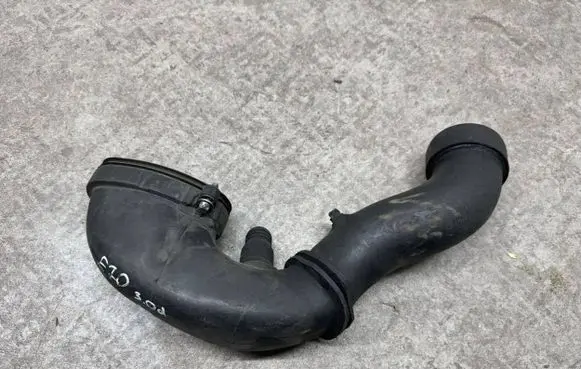BMW X6 E71 Turbo air intake inlet pipe/hose 7794172