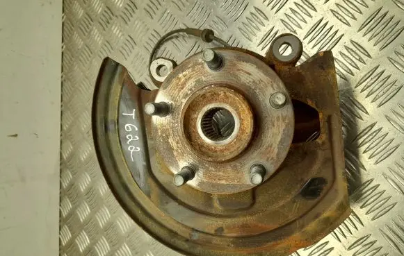 Nissan Leaf I (ZE0) Front wheel hub
