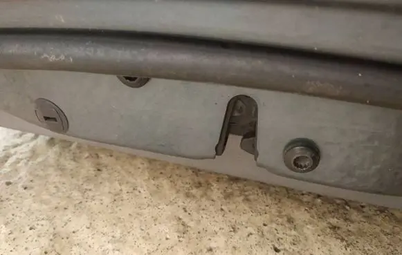 Volkswagen Caddy Front door lock