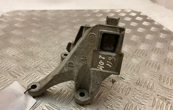BMW 7 G11 G12 Engine mounting bracket 6861564