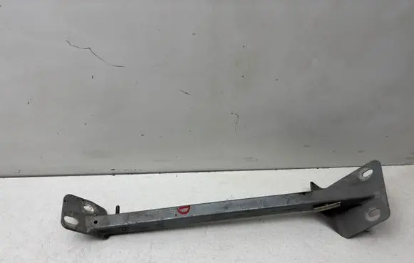 Audi A8 S8 D3 4E Fender mounting bracket 4E0805464E