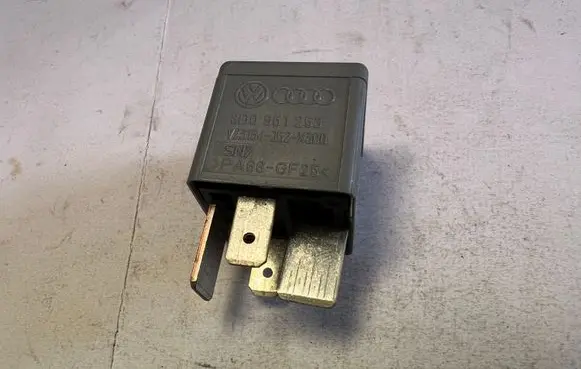 Audi A4 S4 B8 8K Other relay 8D0951253 370