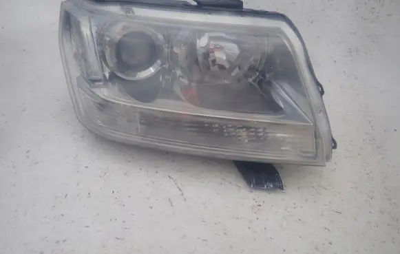 Suzuki Grand Vitara II Headlight/headlamp