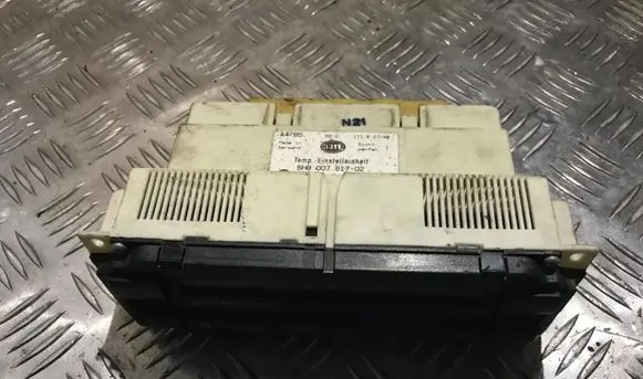 Volkswagen PASSAT B5 Climate control unit 3b1907044a