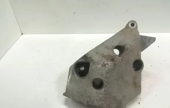 Skoda Fabia Mk1 (6Y) Engine mounting bracket