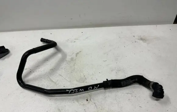 Mercedes-Benz C W204 Engine coolant pipe/hose a2046010186
